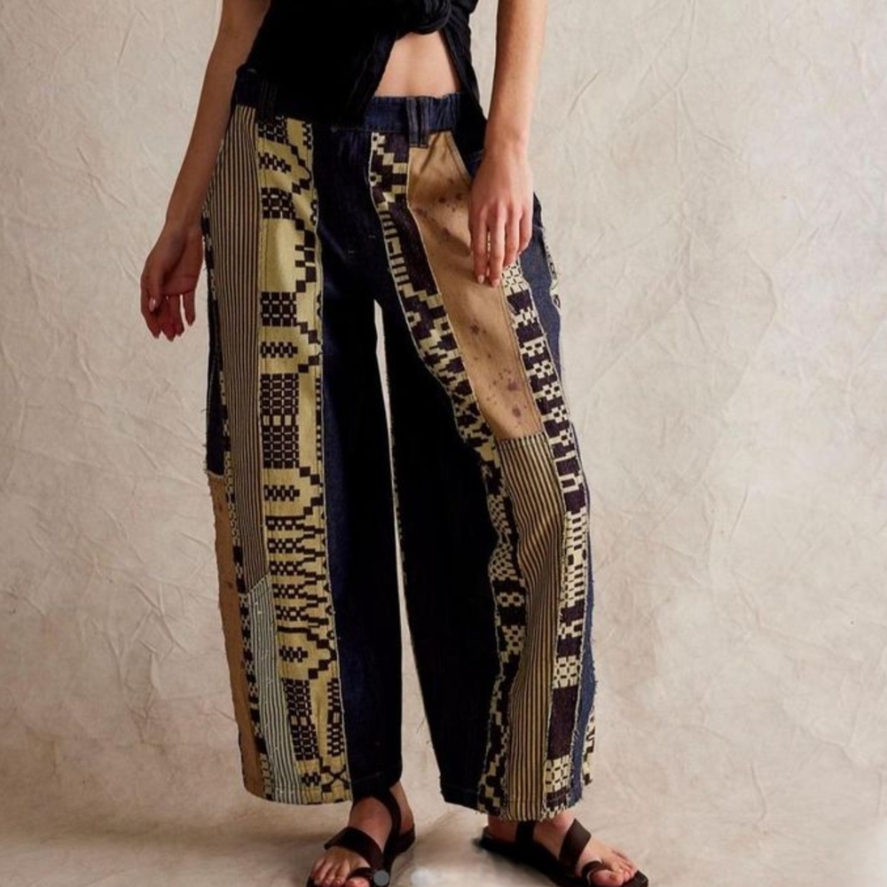 FREE PEOPLE WE THE FREE EVER AFTER PIECED BARREL JEANS
SIZE: XSMALL ●● LIKE NEW